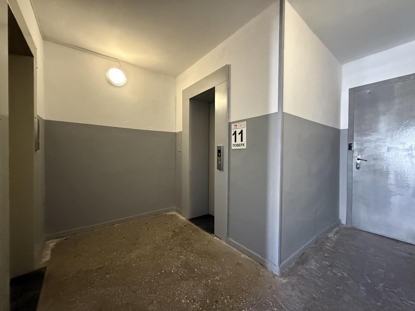 Продам  2к. квартиру 53м2.  просп. В. Лобановського 39Б. Севастопольська площа