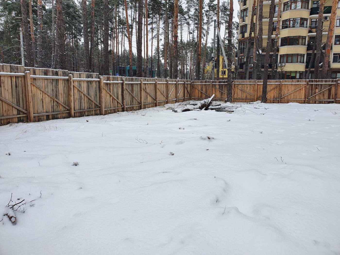 земельну 20 соток Буча, вул. Гоголя 9, фасад біля центральної дороги