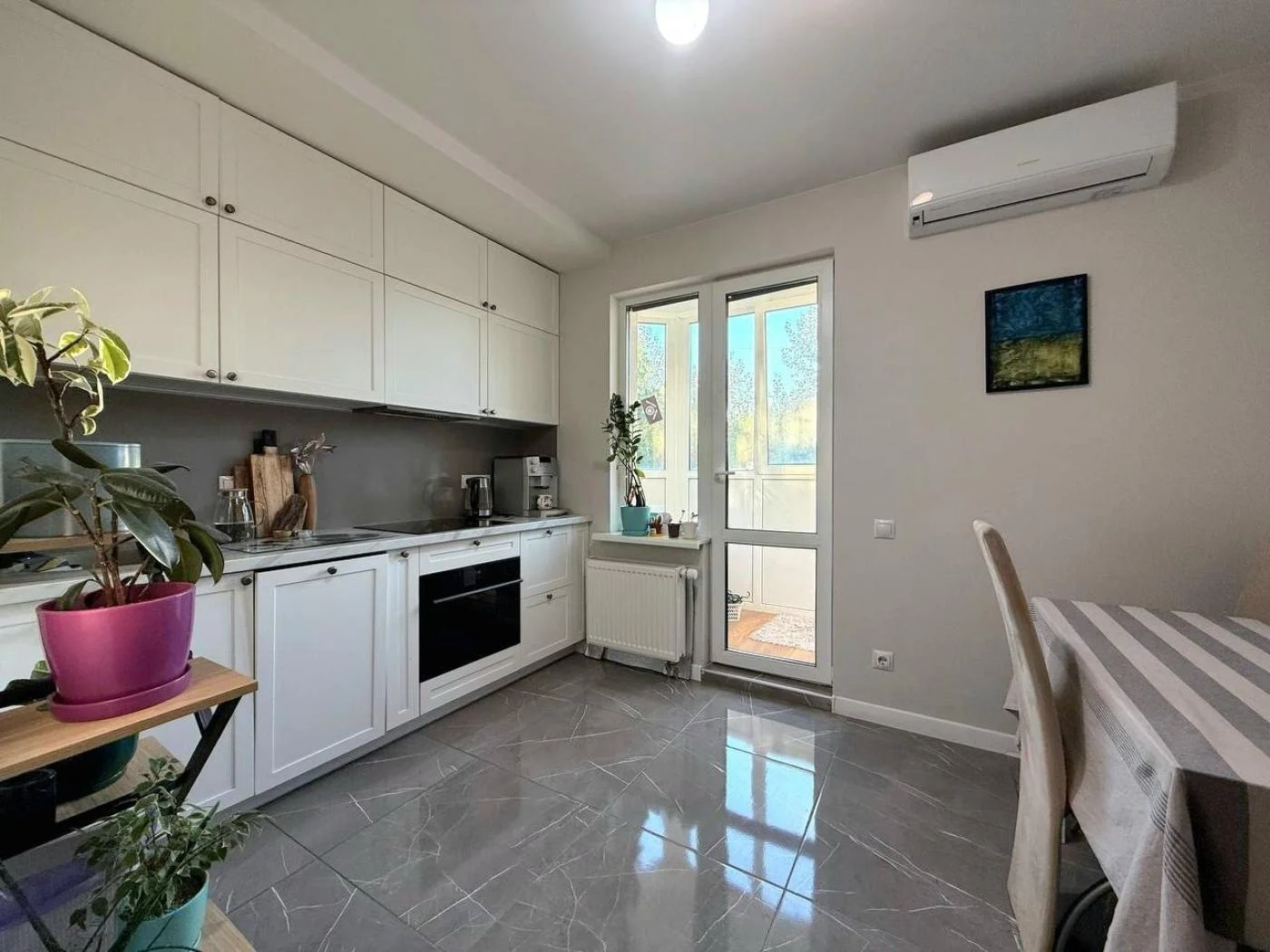 Продаю 2-кімнатну квартиру в ЖК «Місто Квітів», вул. Тираспольській, 60.